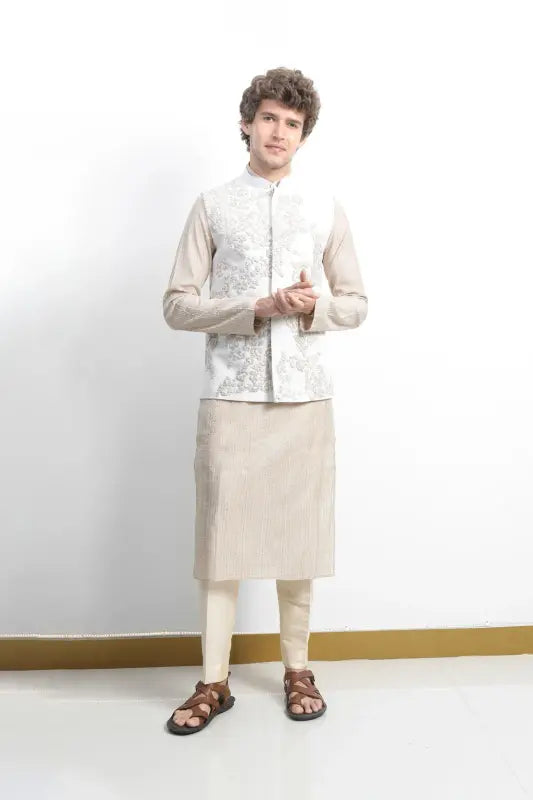 Floral embroidered Bandi